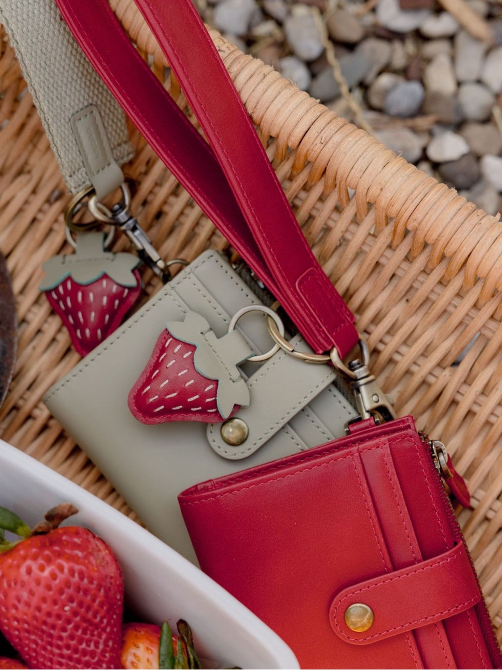 Andar Strawberry Charm